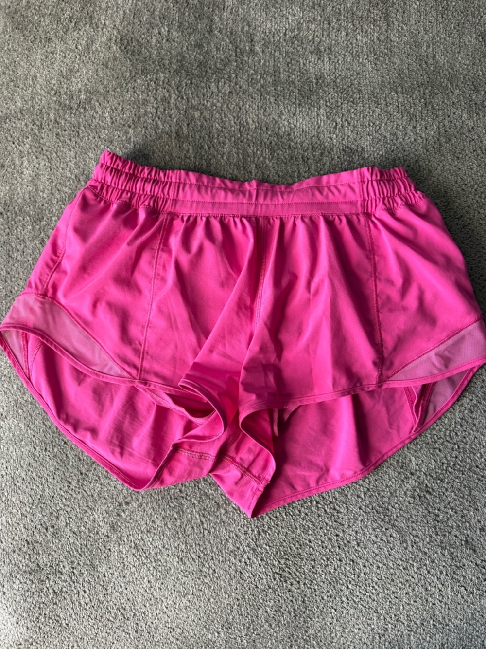 Lululemon Hotty Hot shorts 2.5” - Picture 2 of 3